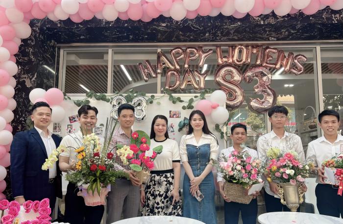 Tổ Chức Cuộc Thi Cắm Hoa Chào mừng Ngày Quốc Tế Phụ Nữ